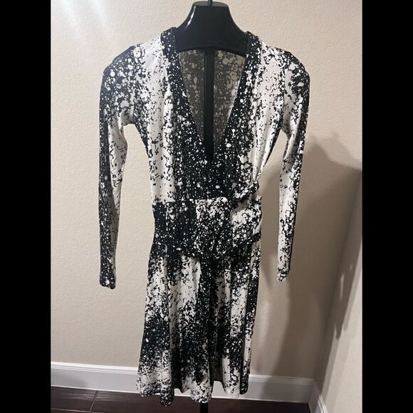 Diane Von Furstenberg Lilyann Print Silk Wrap Dress In Black White sz 0 - Picture 5 of 14